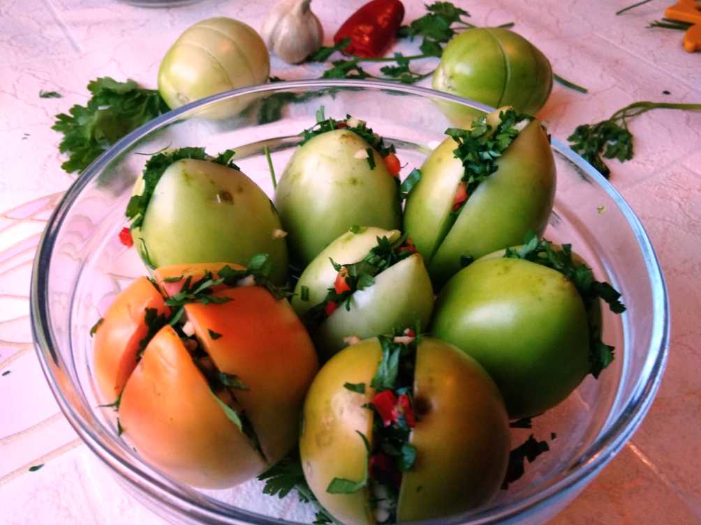 Фаршированные зеленые помидоры на зиму — пошаговый рецепт с фото