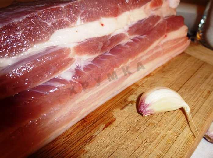 Как быстро и вкусно засолить свиную грудинку в домашних условиях — рецепты
