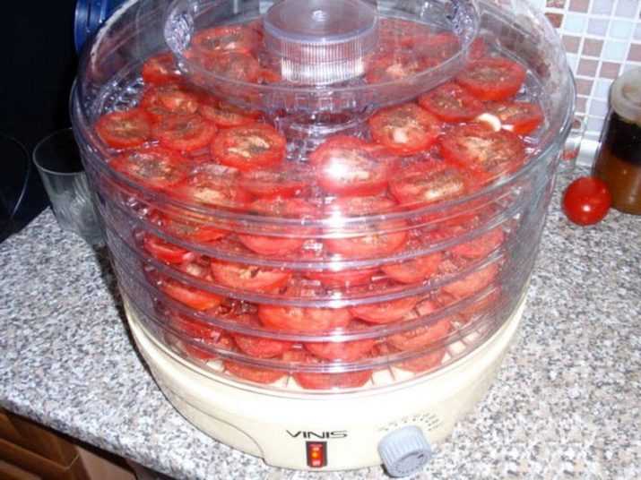 6 простых способов приготовления сушеных помидоров в домашних условиях: специфика сушки, хранение и применение томата
