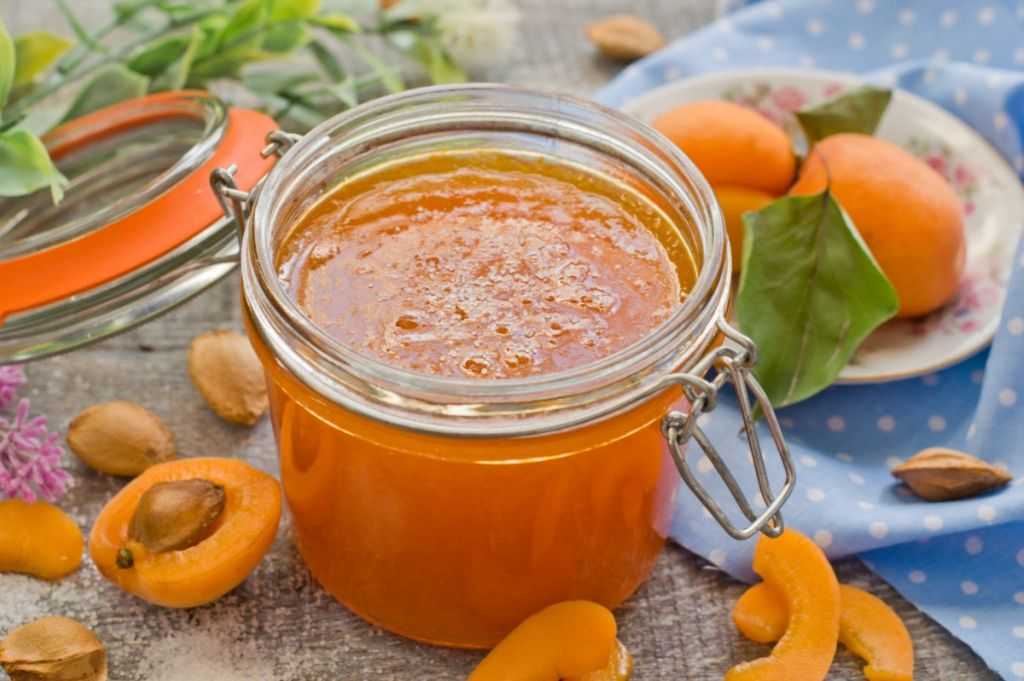 Варенье из абрикосов с косточками 5-минутка на зиму — рецепт с пошаговыми фото