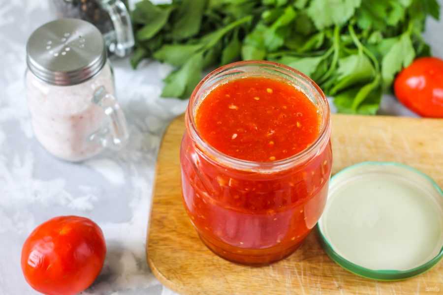 Аджика с кинзой и помидорами: 2 пошаговых рецепта на зиму, условия хранения