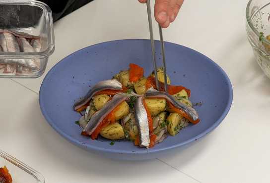 Салат с рыбой на зиму - очень вкусные рецепты необычной пикантной заготовки
