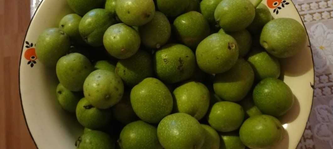 Ореховое варенье из зеленых грецких орехов