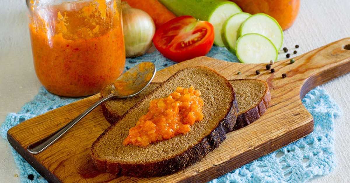 Морковная икра: на зиму, с луком, с помидорами, через мясорубку, простой рецепт, без стерилизации