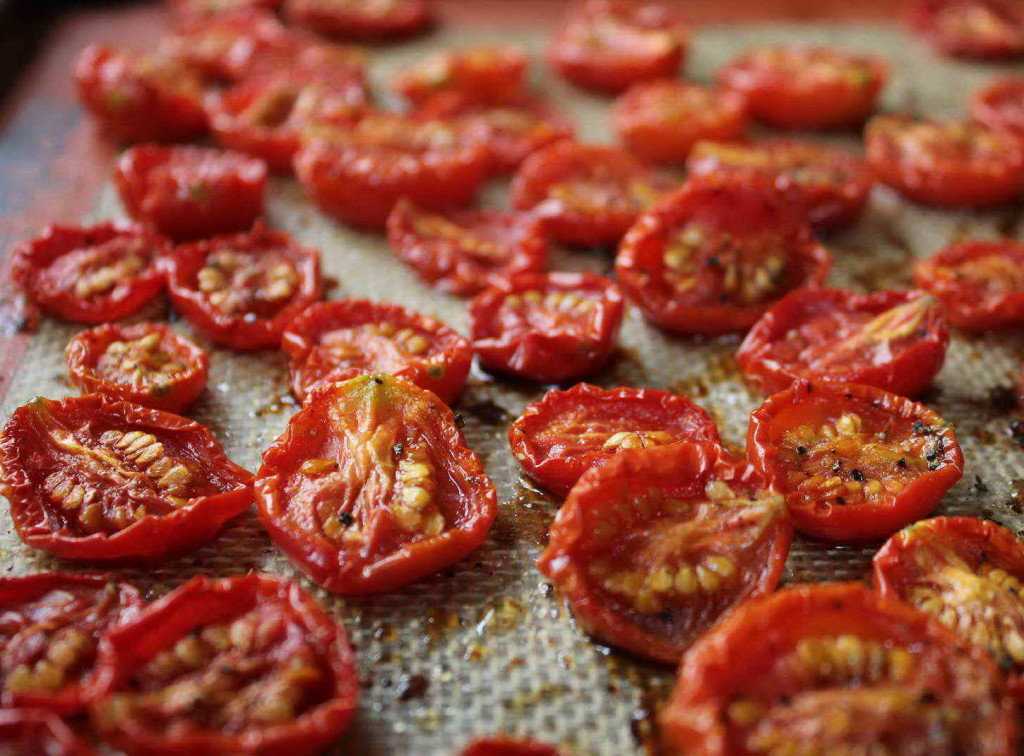 Вяленые помидоры в духовке на зиму в домашних условиях и 15 похожих рецептов: фото, калорийность, отзывы - 1000.menu