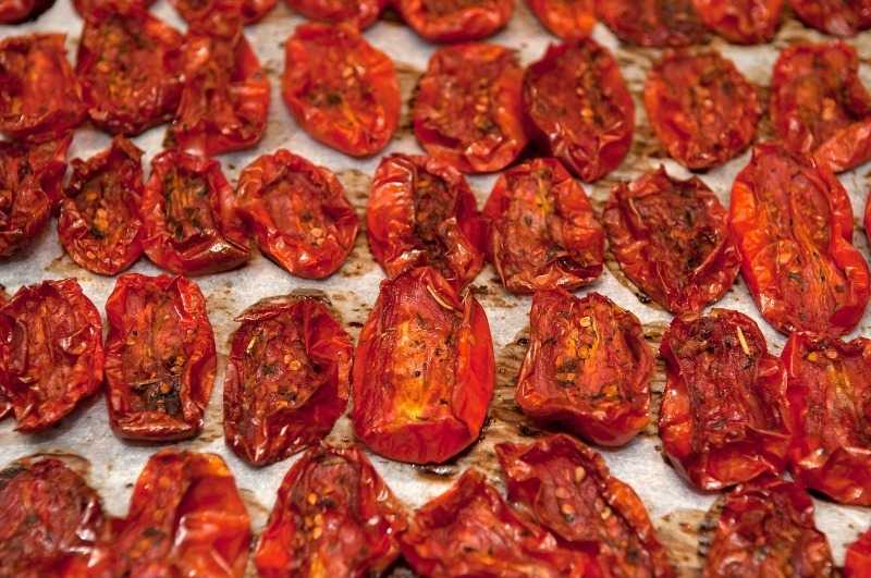 Как приготовить вяленые томаты проще не бывает в духовке на зиму: поиск по ингредиентам, советы, отзывы, пошаговые фото, видео, подсчет калорий, изменение порций, похожие рецепты