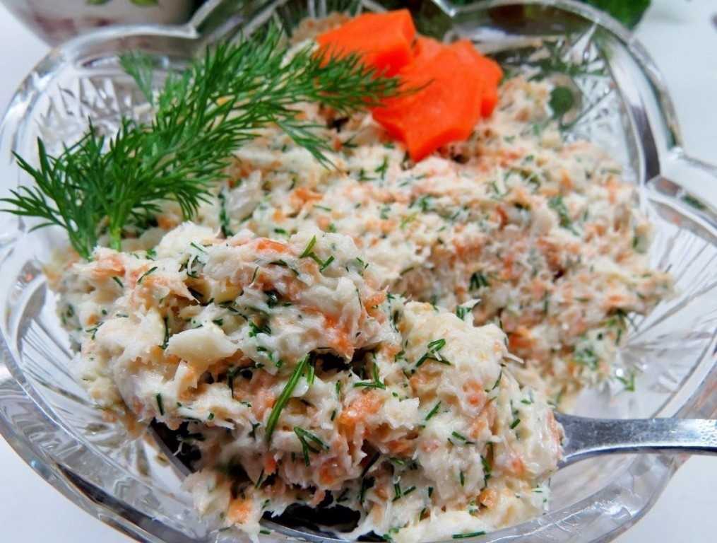 Салат из скумбрии на зиму — 6 рецептов