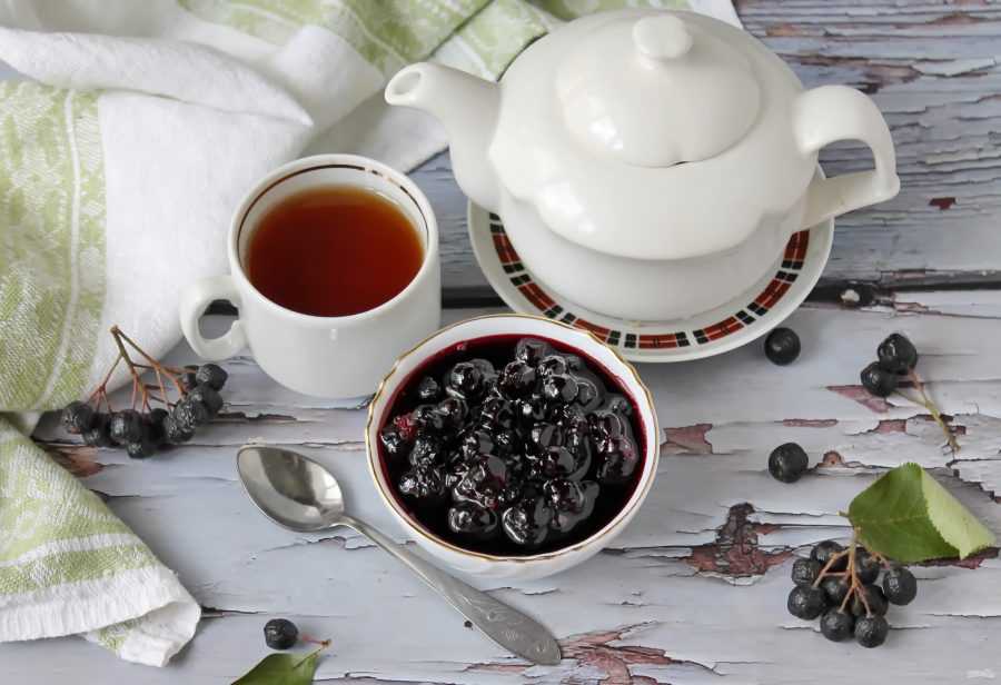 Варенье из черноплодной рябины с вишневым листом — пошаговый рецепт с фото