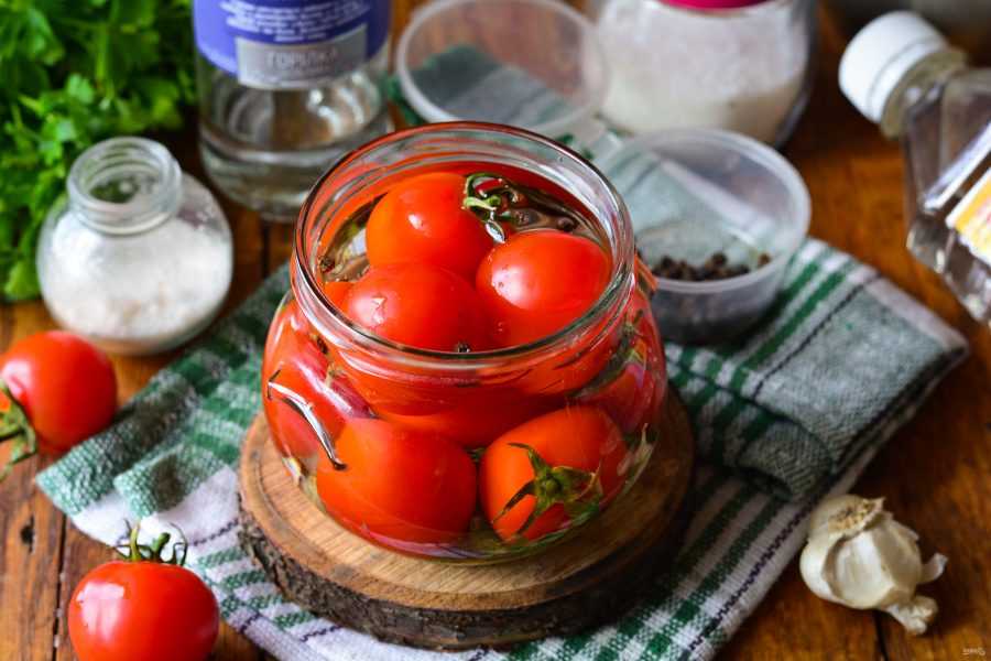 Как приготовить квашеные помидоры в домашних условиях: топ-10 лучших рецептов и рекомендации опытных домохозяек