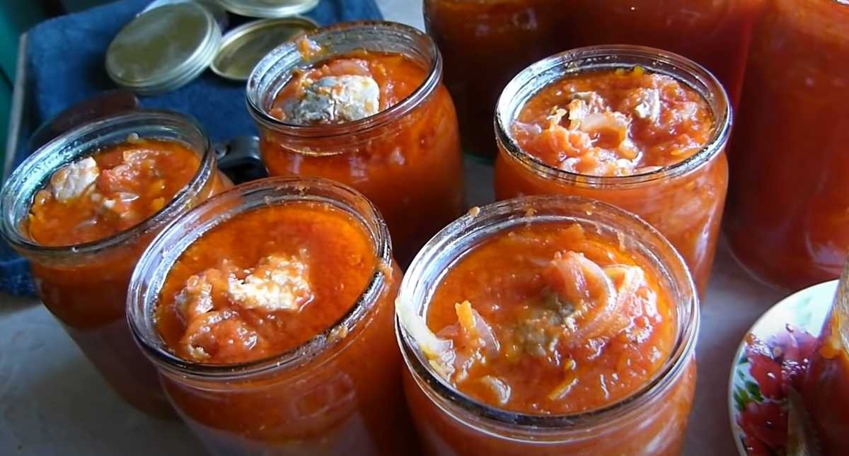 Салат из скумбрии с помидорами на зиму: рецепт с фото
