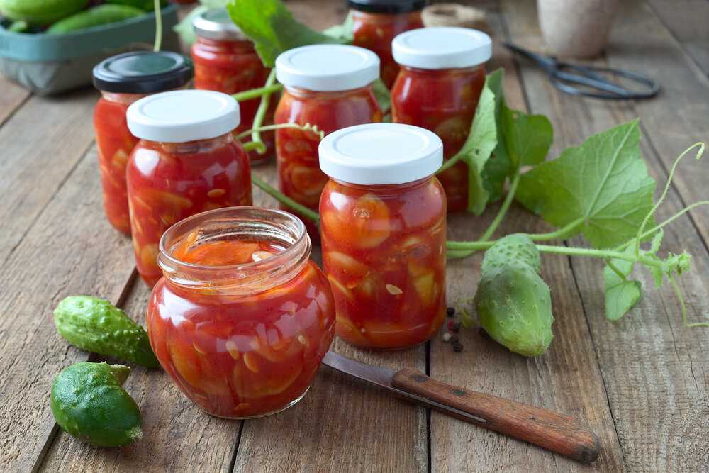 Огурцы в томатном соке на зиму: обалденный рецепт на выбор