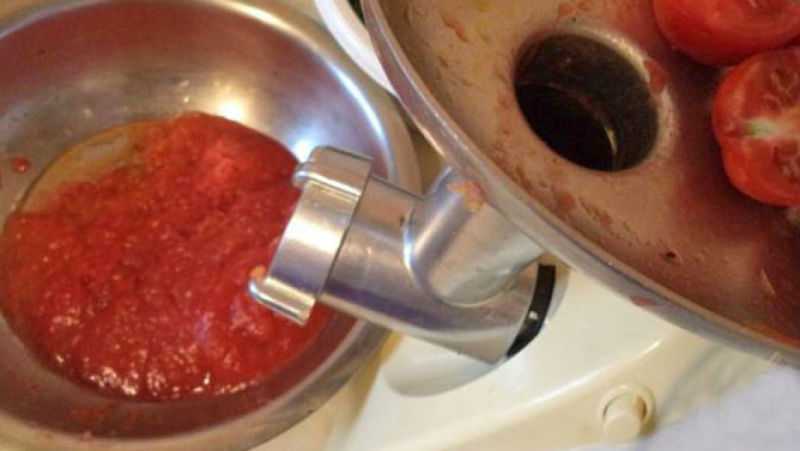 Как приготовить томатный сок через мясорубку на зиму да: поиск по ингредиентам, советы, отзывы, пошаговые фото, подсчет калорий, изменение порций, похожие рецепты