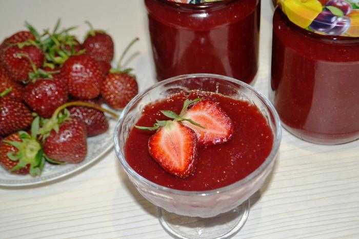 Варенье из клубники с целыми ягодами. 6 рецептов заготовки на зиму густого, прозрачного и вкусного клубничного варения.