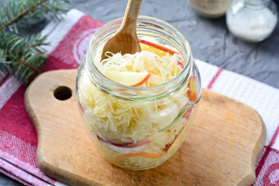 Вкусная и хрустящая квашеная капуста – классические рецепты на зиму