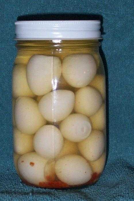 Маринованные яйца в домашних условиях — рецепты в банках