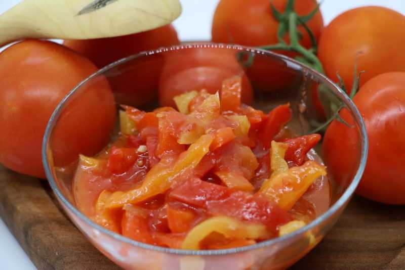 Огонек из помидор, чеснока и острого перца на зиму: рецепты «пальчики оближешь»