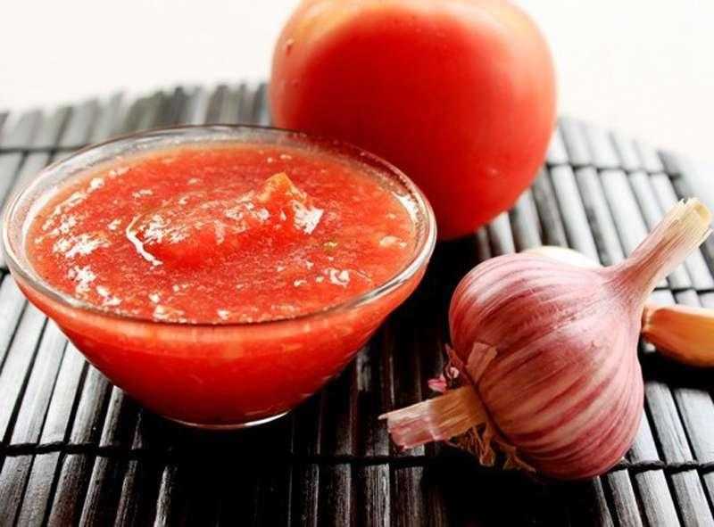 Хреновина – классический рецепт приготовления из помидор и хрена с чесноком