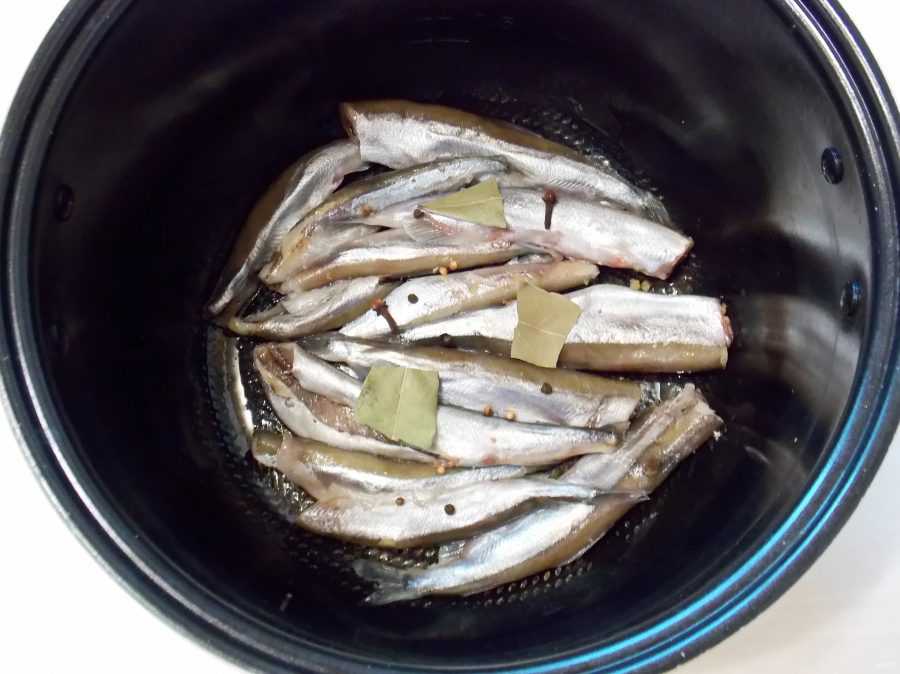 Как сделать шпроты: готовка рыбной закуски в домашних условиях