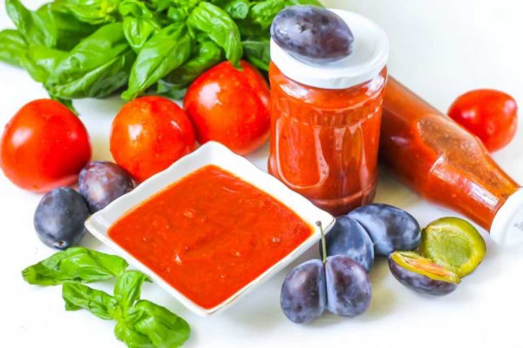 Кетчуп из помидор на зиму - пальчики оближешь: 8 легких в приготовлении рецептов в домашних условиях