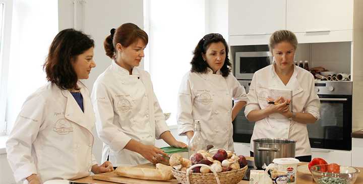 Сегодня отмечаем день пирожков с малиновым вареньем - новости - gorodvo.ru
