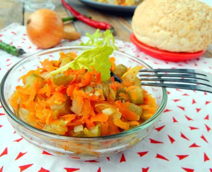 Салат из овощей «украинский»: 5 простых идей без стерилизации