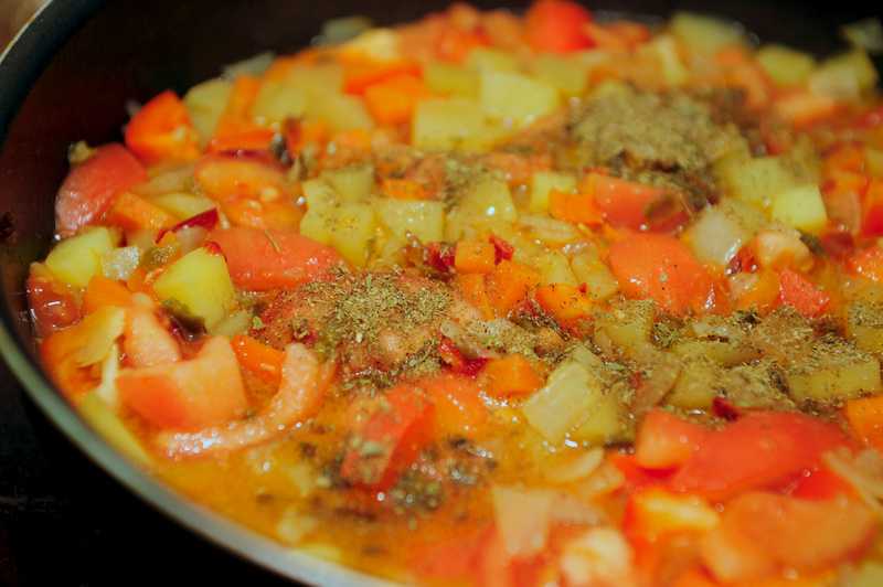Овощное рагу с курицей и картошкой и 15 похожих рецептов: фото, калорийность, отзывы - 1000.menu