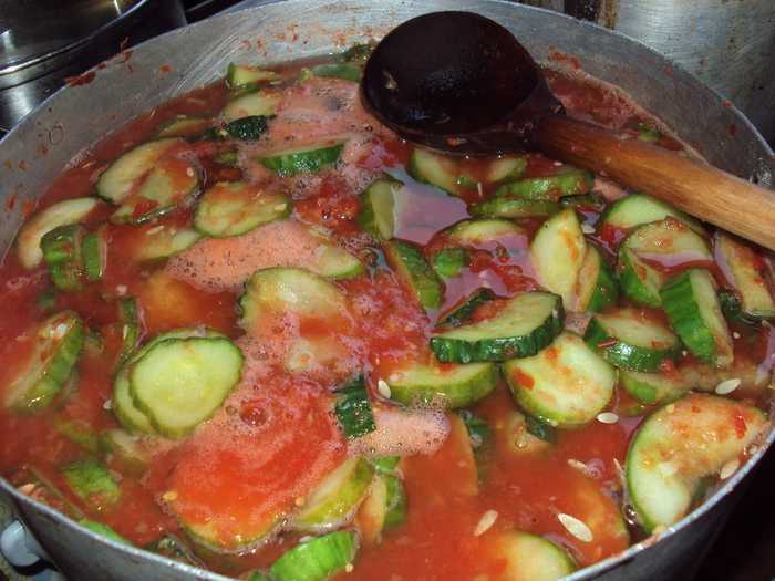 Огурцы в томате на зиму — обалденные рецепты в томатном соусе