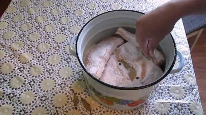 Рассол для копчения сала в коптильне: рецепты, как засолить и приготовить
