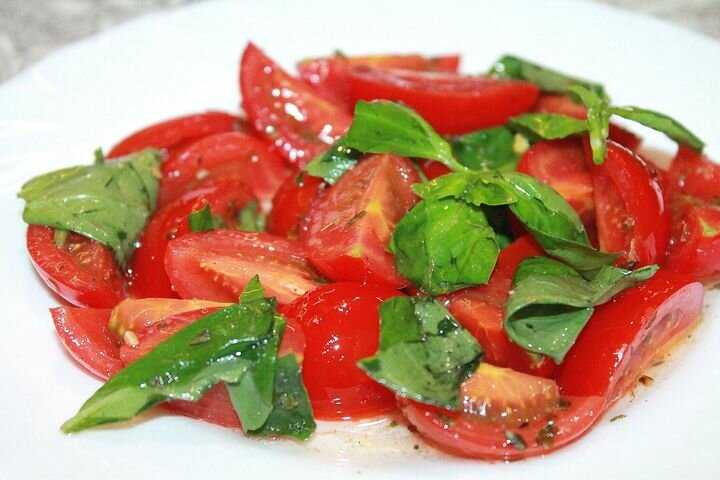 Салат из помидоров и огурцов на зиму — топ-10 простых и вкусных рецептов с фото