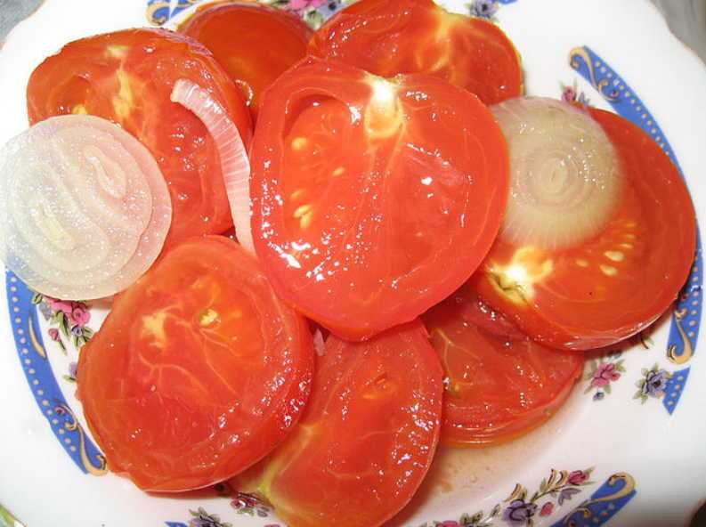 Закуска — пальчики оближешь: рецепты маринованных помидоров в желатине на зиму