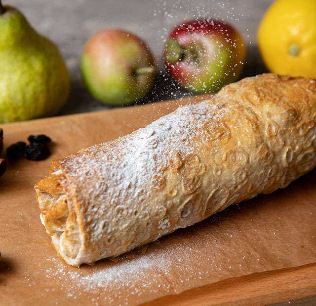 Как приготовить постный штрудель из лаваша с яблоками в духовке: рецепт с фото