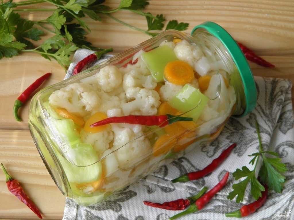 Салат из капусты в банках на зиму — пальчики оближешь от рецептов