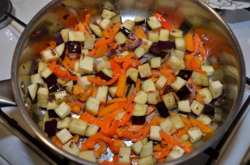 Овощное рагу на зиму: из кабачков, с баклажанами, из моркови и лука – пальчики оближешь!