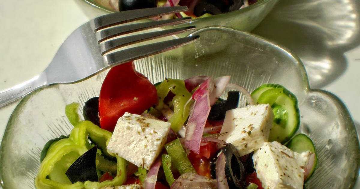 Греческий салат — 6 вариантов приготовления с рецептами вкусной заправки