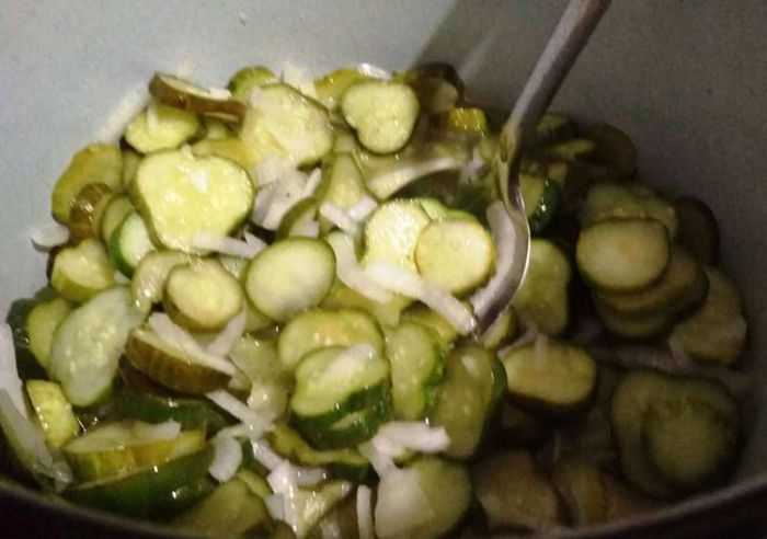 Салат из огурцов без стерилизации на зиму — 10 самых вкусных рецептов