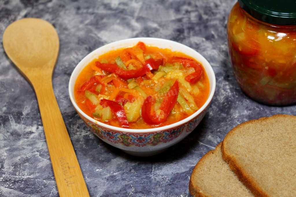 Лечо с томатной пастой на зиму из болгарского перца и морковки