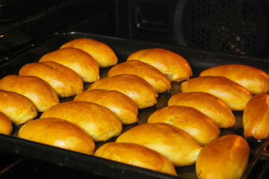 Пирожки на кефире с вареньем: пошаговый рецепт (17 фото)
