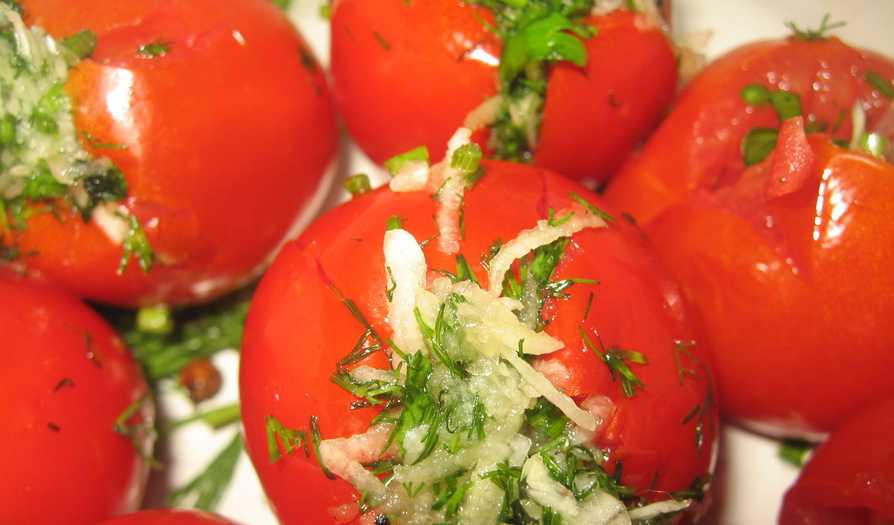 Маринованные помидоры с чесноком и зеленью быстрого приготовления – 7 рецептов с пошаговыми фото