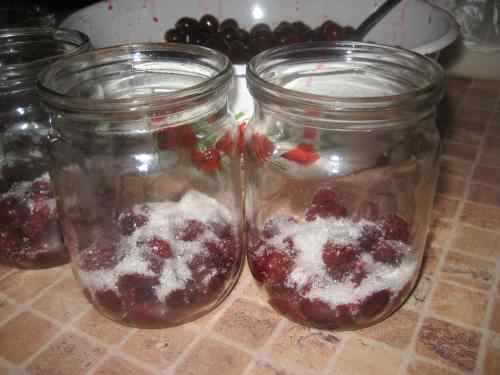 Топ 7 рецептов консервирования вишни без косточек с сахаром в собственном соку на зиму