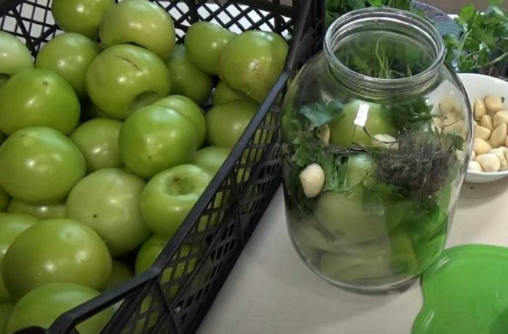 Маринованные зеленые помидоры с чесноком быстрого приготовления - 5 пошаговых фото в рецепте