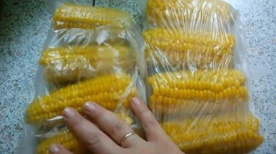 Как заморозить кукурузу на зиму в початках