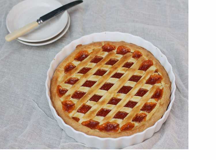 Пирог с абрикосовым вареньем и сахарной глазурью: рецепт в духовке