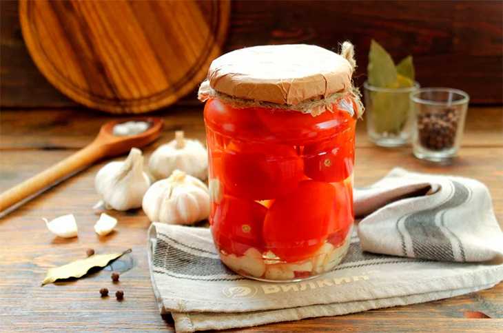 Помидоры дольками с луком и маслом на зиму без стерилизации, рецепт – все о помидорках