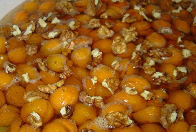 Варенье из абрикосов с косточками: королевский рецепт с фото