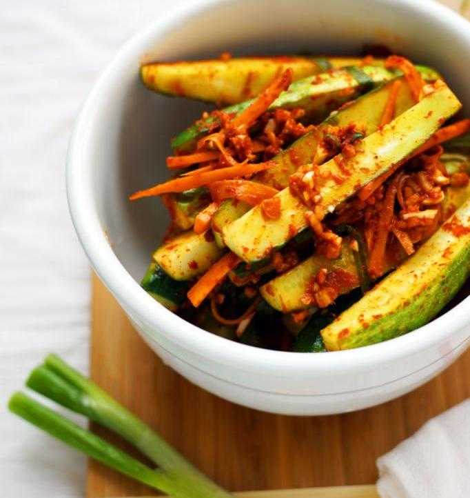 Огурцы по-корейски с морковью на зиму: 6 самых вкусных рецептов