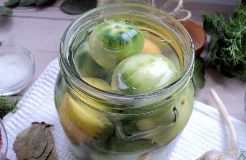 Очень вкусные салаты из зелёных помидоров на зиму (без стерилизации)