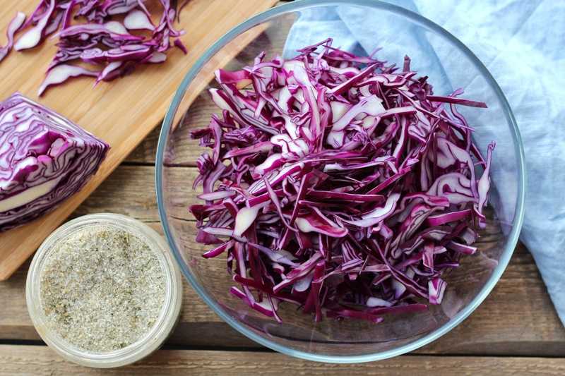 12 рецептов салатов с красной капустой и 1 секретный способ не захмелеть на праздничном застолье