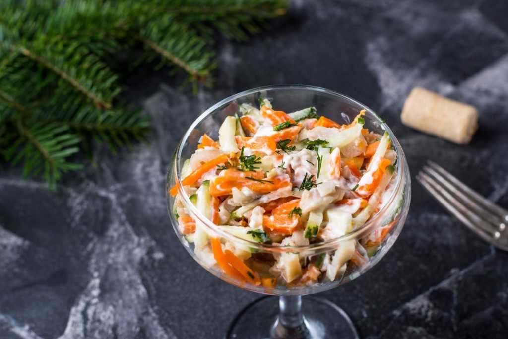 Как приготовить салат со скумбрией на зиму?