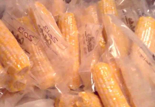 Как сохранить кукурузу в початках на зиму в домашних условиях: лучшие рецепты консервации и способ с заморозкой