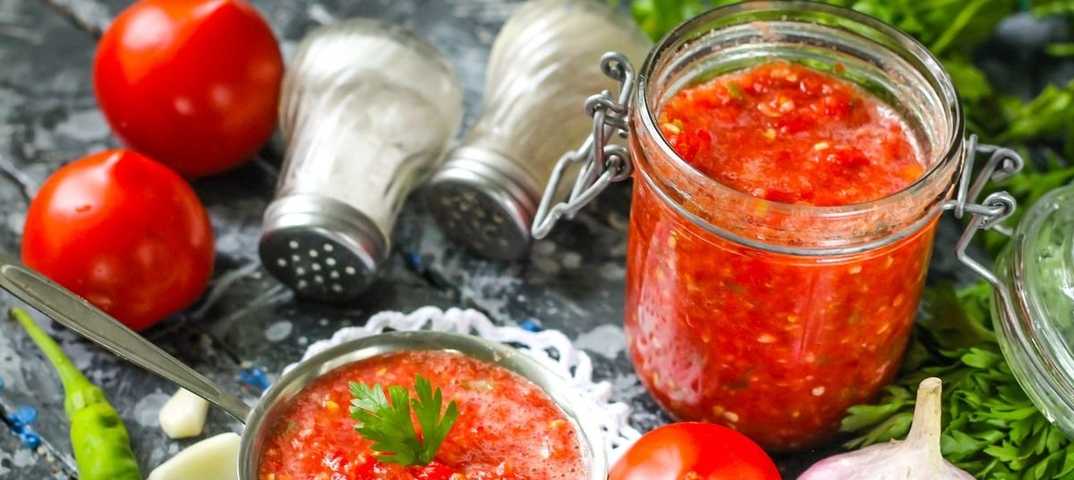 Хреновина с помидорами и чесноком на зиму, чтобы не закисла: 10 лучших рецептов – рецепты с фото